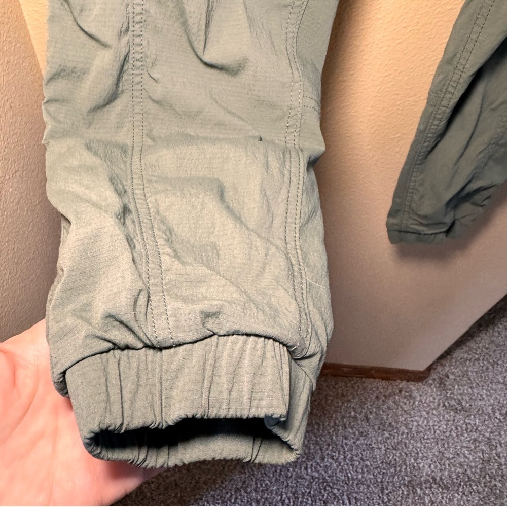 Athleta Trekkie Crop Leg Hiking Outdoor Pants Women’s size 6 - Picture 6 of 12